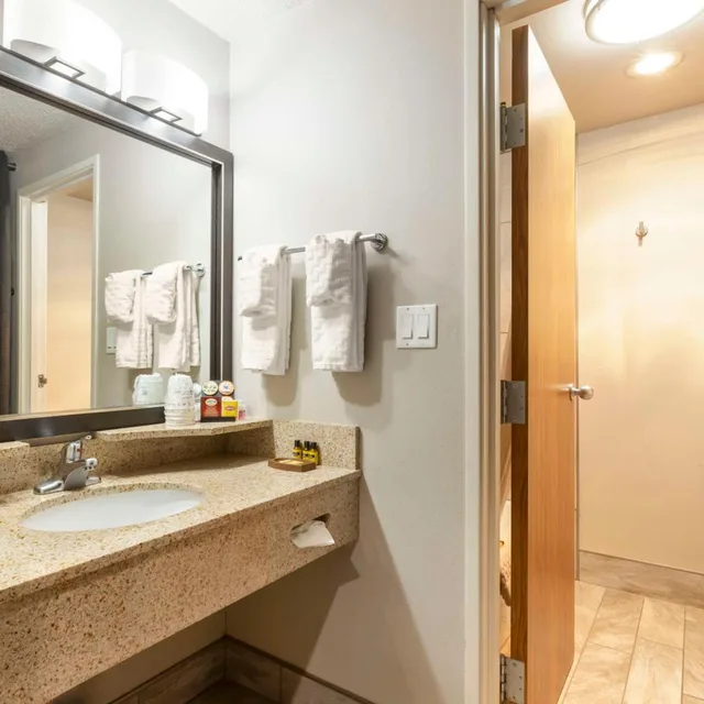 غرفة بسرير كينج بحوض استحمام لذوي الإعاقة، Best Western Plus Midwest Inn 5/5