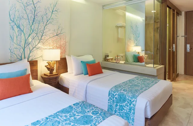 غرفة ديلوكس بشرفة، Bandara Beach Resort, Phuket 2/17