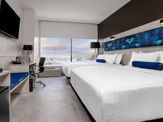 Premium, 2 Queen Beds, River Front، DoubleTree by Hilton Guayaquil 4/10