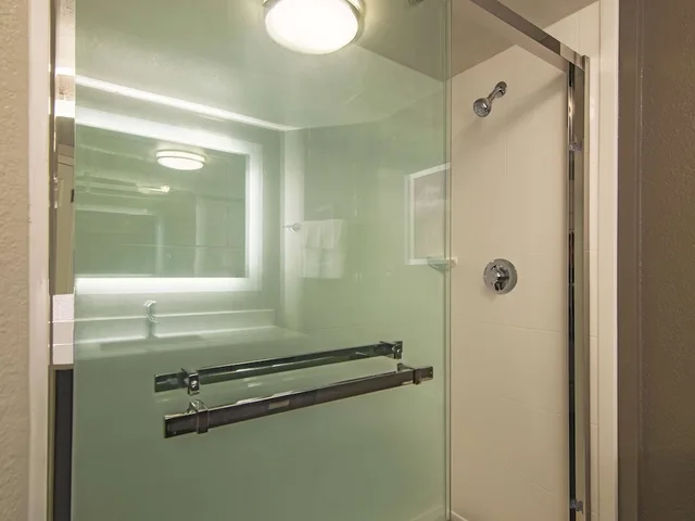 غرفة بسرير كينج بإطلالة، La Quinta Inn And Suites By Wyndham Oklahoma City Norman 2/3