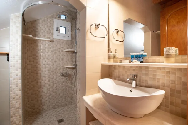 1 Bedroom, Lanai, Deluxe, Double or Twin Bed, City View، Kontaratos Studios & Apartments 7/10