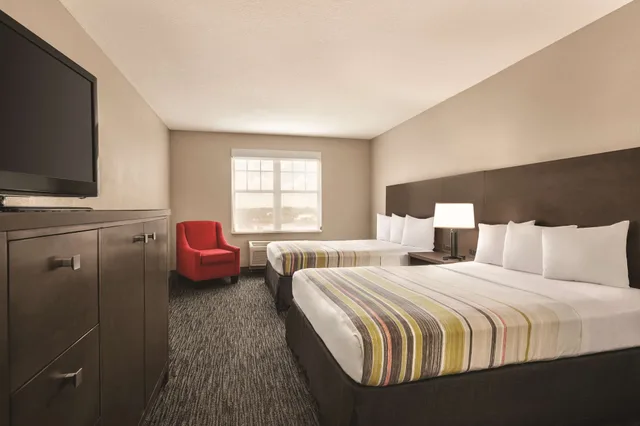 Upgrade, Studio, 2 Queen Beds, Sofa، Country Inn and Suites by Radisson Tampa/Brandon FL 1/3