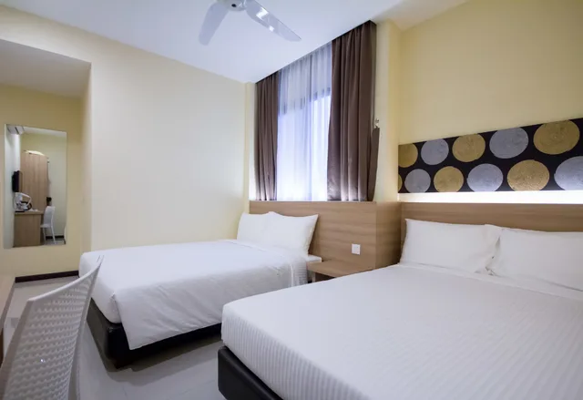 غرفة ديلوكس عائلية بسريرين مزدوجين، 118 HOTEL MACALISTER 1/5