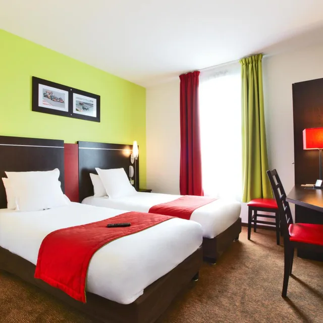 غرفة بسريرين منفصلين، Hotel Kyriad Design Enzo Thionville 2/10
