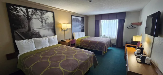 Suite, Queen Bed, Super 8 By Wyndham Rogers Minnesota 7/10