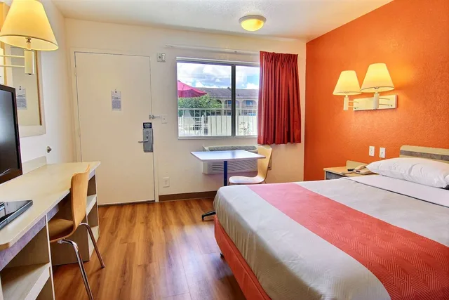 غرفة ديلوكس بسرير كوين لذوي الإعاقة، Motel6 Kingsville, TX 1/8