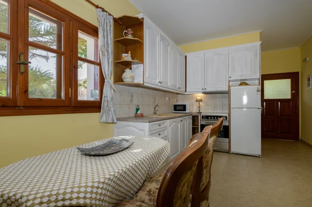 شقة بسريرين مزدوجين بغرفتي نوم مع أريكة في الطابق الأرضي، Arazzo Holiday Apartments 5/8