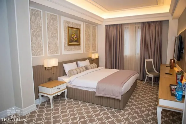 غرفة ديلوكس بسرير كينج بإطلالة على المدينة، Theatrum Hotel Baku 5/10