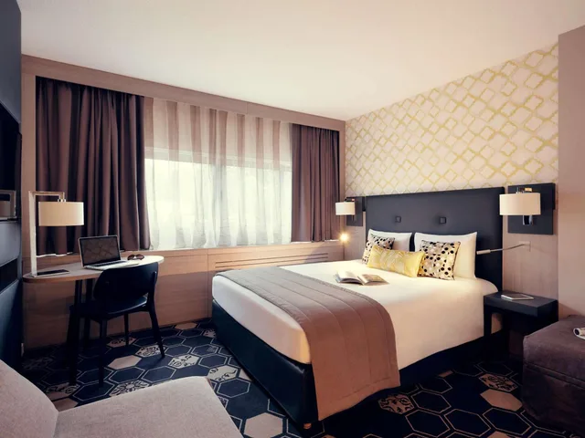 Family, Double Bed, Chair Beds, Mercure Orange Centre 2/5