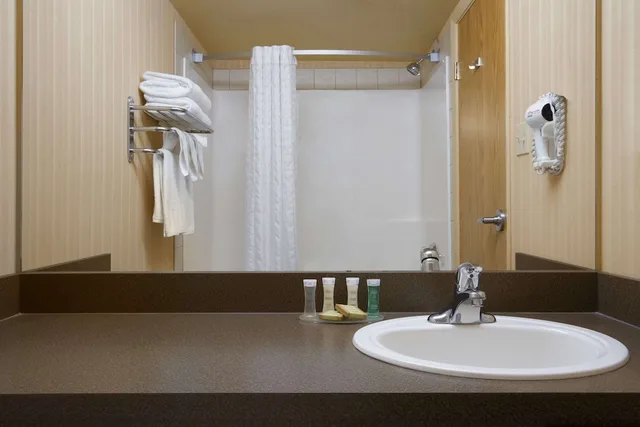 جناح استوديو بسريرين مزدوجين، Super 8 By Wyndham Fort St. John Bc 2/2
