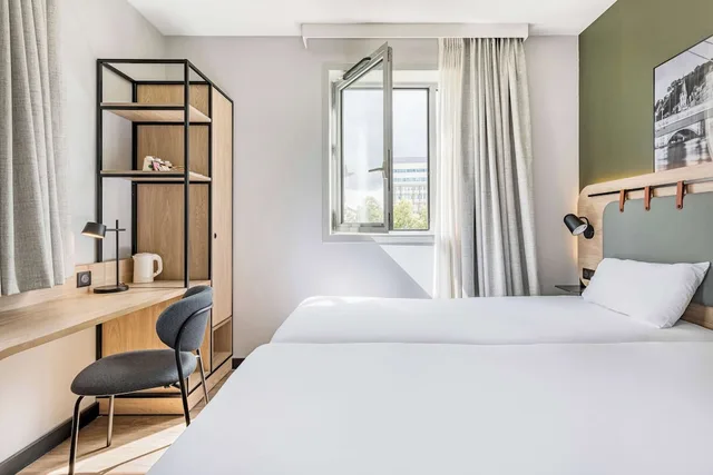 Next Generation, 3 Beds، CAMPANILE LYON CENTRE - GARE PART DIEU 2/10