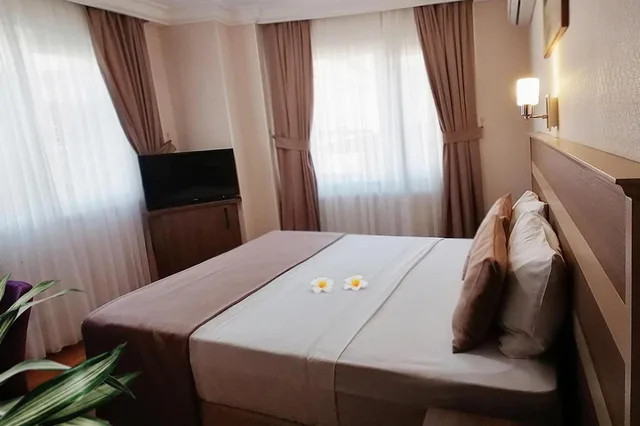 غرفة مفردة بسرير مزدوج، Sembol Hotel 1/2