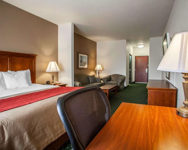 جناح بسرير كينج مع أريكة، Comfort Inn and Suites Davenport Quad Cities 1/7