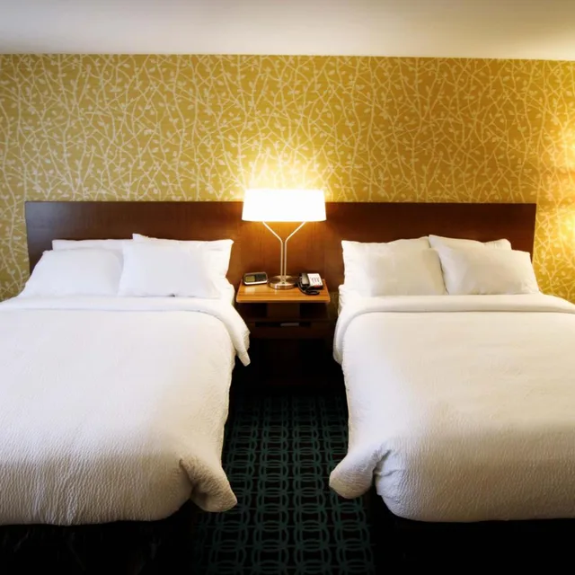 غرفة بسرير كوين، Fairfield Inn Suites London 1/10