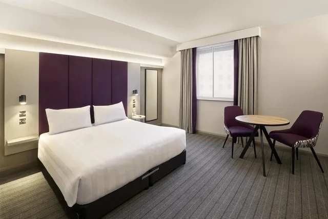 Wet, Double Bed, Accessible، Premier Inn London Bank - Tower 1/1