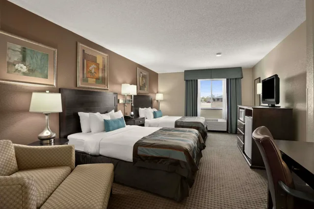 Room, 2 Queen Beds, Wingate by Wyndham Pueblo 2/3