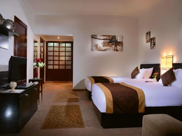 غرفة بريميوم بسريرين مزدوجين بإطلالة على البحر، Movenpick Resort El Sokhna 4/8