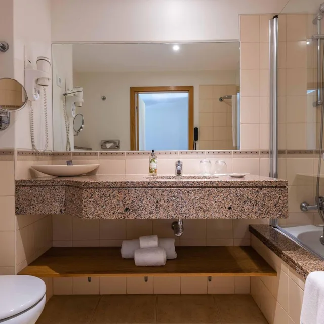 Room, Double Bed, Vale D'oliveiras Quinta Resort And Spa 4/5