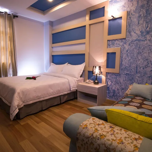 جناح، Sunshine Inn Plus 3/9