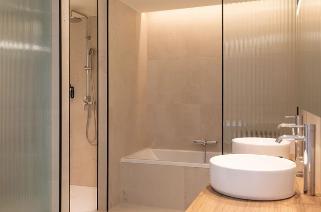 غرفة جونيور ثلاثية بسرير كوين مع أريكة، Atzavara Hotel & Spa 3/4