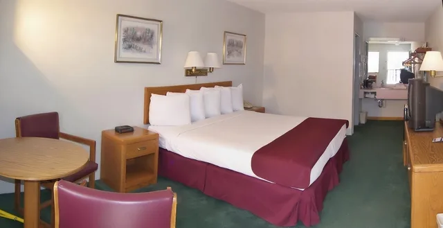 غرفة قياسية بسرير كينج، Americas Best Value Inn- St. Ignace 2/5