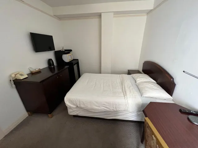 Mixed Dorm, Nash Hotel Berkeley 7/10