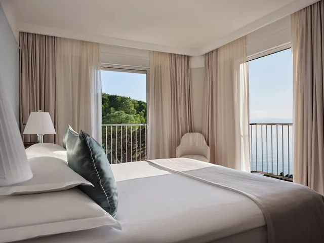 غرفة سوبيريور بسرير كينج بإطلالة على البحر، Amadria Park Hotel Milenij 3/5
