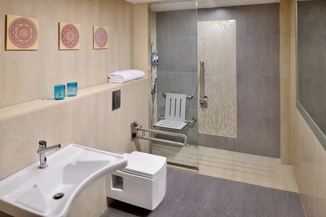 Superior, King Bed, Four Points By Sheraton Riyadh Khaldia 6/6