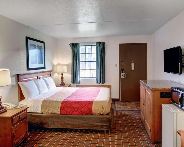 غرفة بسرير كينج، Rodeway Inn New Braunfels - San Antonio Area 2/3