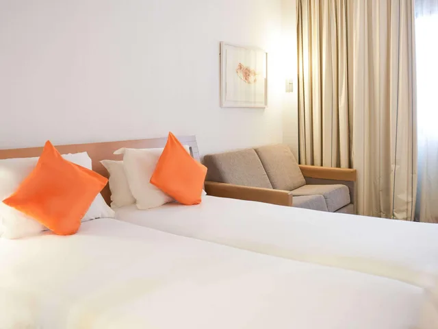 غرفة سوبيريور بسريرين منفصلين مع أريكة، Novotel Tunis 4/8