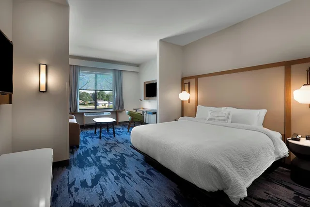 جناح بسرير كينج مع أريكة لذوي الإعاقة، Fairfield Inn & Suites By Marriott Shelby 1/3