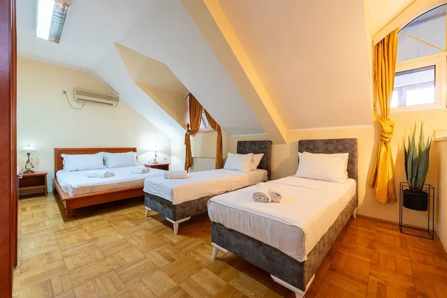 غرفة أساسية رباعية بأربعة أسرّة، Hotel Bojatours 1/3