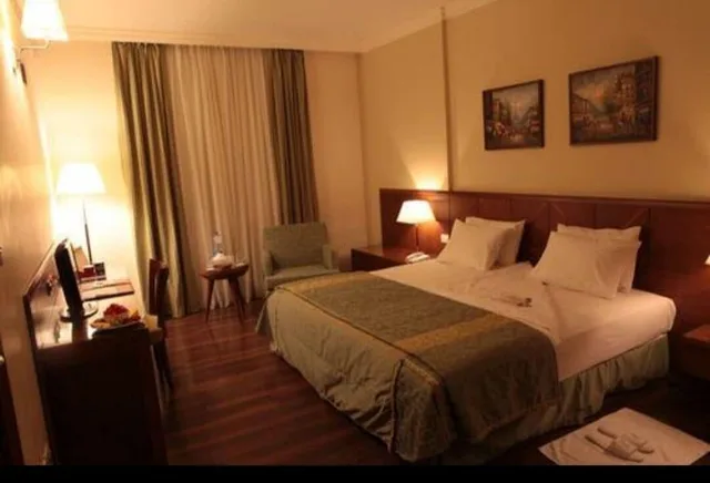 غرفة قياسية بسريرين منفصلين، King S Suites Hotel Beirut 2/7