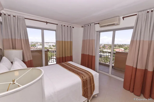 جناح ديلوكس بسريرين مزدوجين بغرفتي نوم، Crown Regency Suites Mactan 1/3