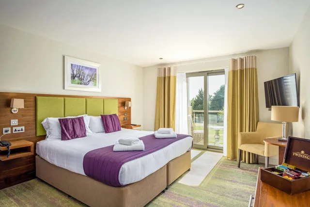 Junior Suite, 2 King Beds, Golf Course View, Sofa، Cotswolds Hotel & Spa 1/1