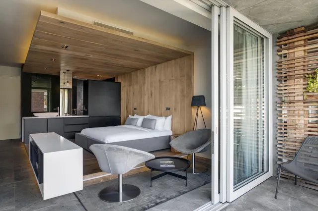 Luxury, King Bed, Partial Sea View, Balcony, Pod Camps Bay 2/3