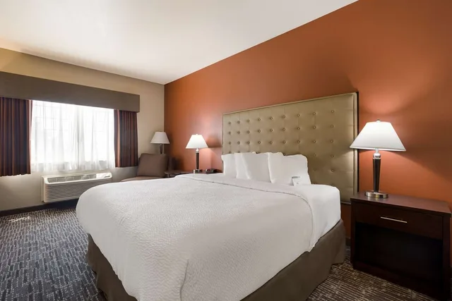 غرفة بسرير كينج لذوي الإعاقة، Best Western Northwest Lodge 2/4