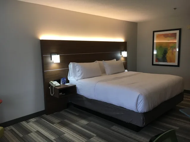 غرفة بسرير كينج، Holiday Inn Express Hotel Suites Thomasville 1/7
