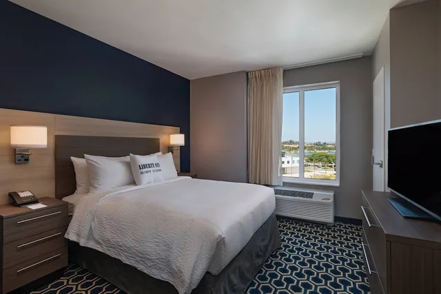 جناح بسرير كوين بغرفة نوم واحدة مع أريكة لذوي الإعاقة، TownePlace Suites by Marriott San Diego Airport/Liberty Station 1/2