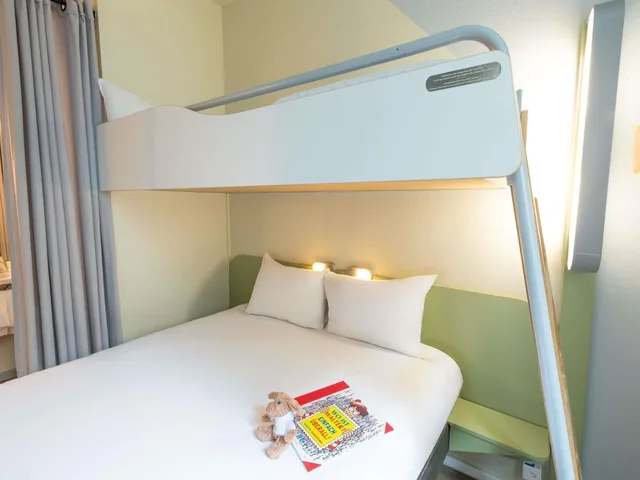 غرفة ثلاثية بسرير مزدوج وسرير فردي، Ibis Budget Luzern City 2/5
