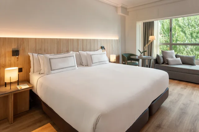 غرفة قياسية بسرير مزدوج أو سريرين منفصلين، Melia Madrid Barajas 2/8