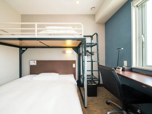 Super, 1 Double and 1 Single Bed, Smoking، Super Hotel Naha Shintoshin 6/9