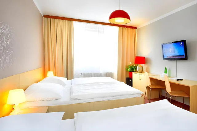 غرفة قياسية رباعية بأربعة أسرّة، Hotel Charles Central 1/1