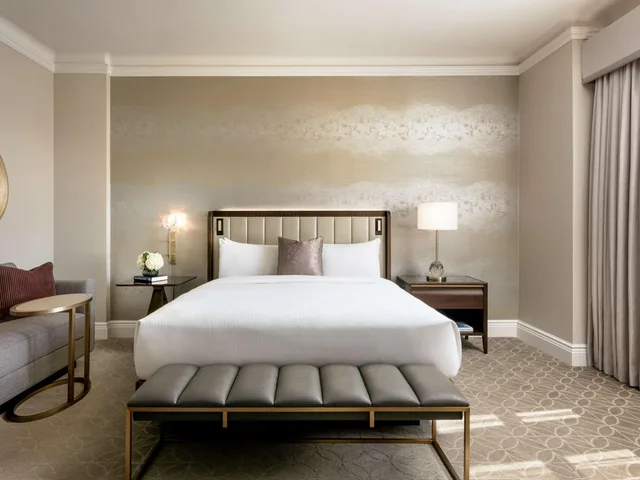 Grand, River, Deluxe, 2 Queen Beds, Valley View، Fairmont Hotel Macdonald 2/9