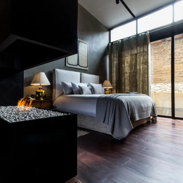 Suite, Uvence Arte + Hotel 5/11