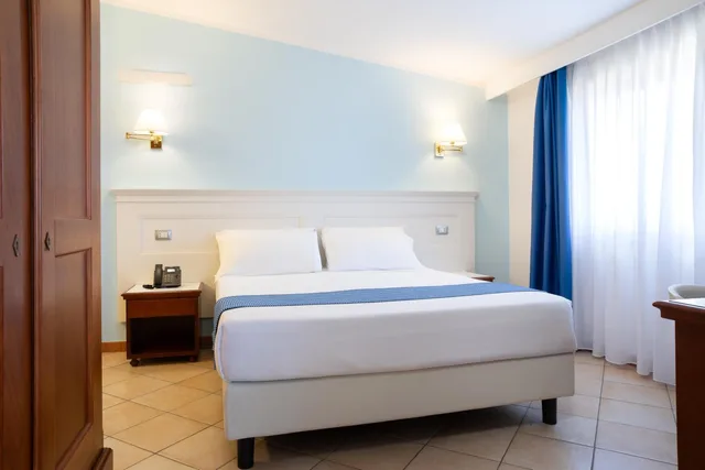 جناح جونيور بسرير كوين بإطلالة على البحر بغرفة نوم واحدة مع أريكة، Hotel Blumarea, BW Signature Collection 4/4
