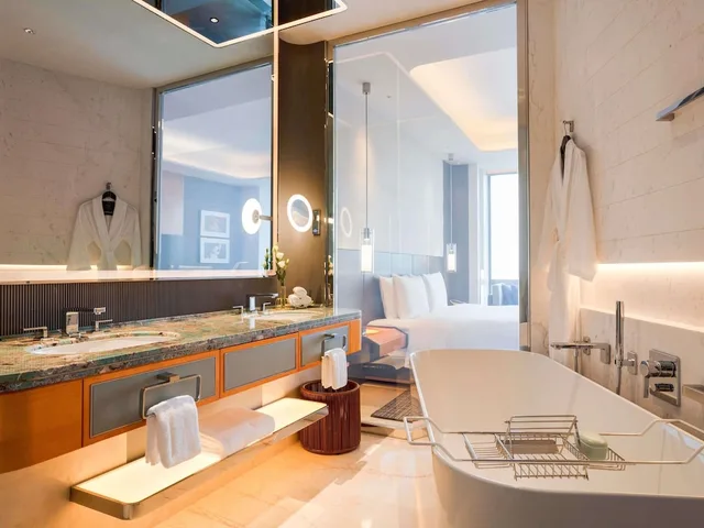 غرفة كلوب فاخرة بسريرين منفصلين بإطلالة على المدينة، Sofitel Haikou Hotel 7/9