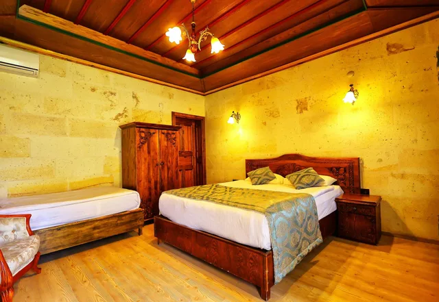 Comfort, Triple, Empire Cave Hotel 2/4