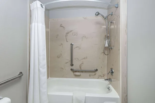 غرفة بسرير مزدوج للمدخنين، Days Inn by Wyndham Greenville MS 8/8