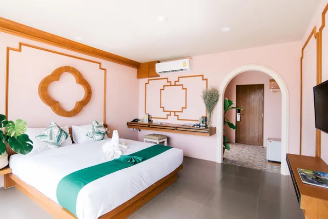 Space, Deluxe, Town View، ROYAL PINEAPPLE HOTEL a welcome to wealth and good fortune 1/3